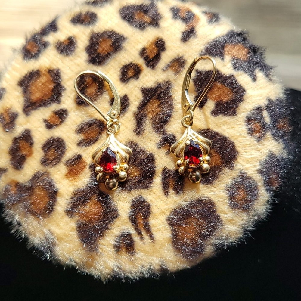 10K gold vintage/antique earrings with red 💎
